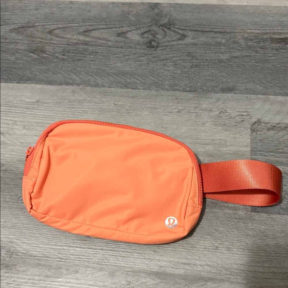 lululemon - everywhere belt bag NEVER USED